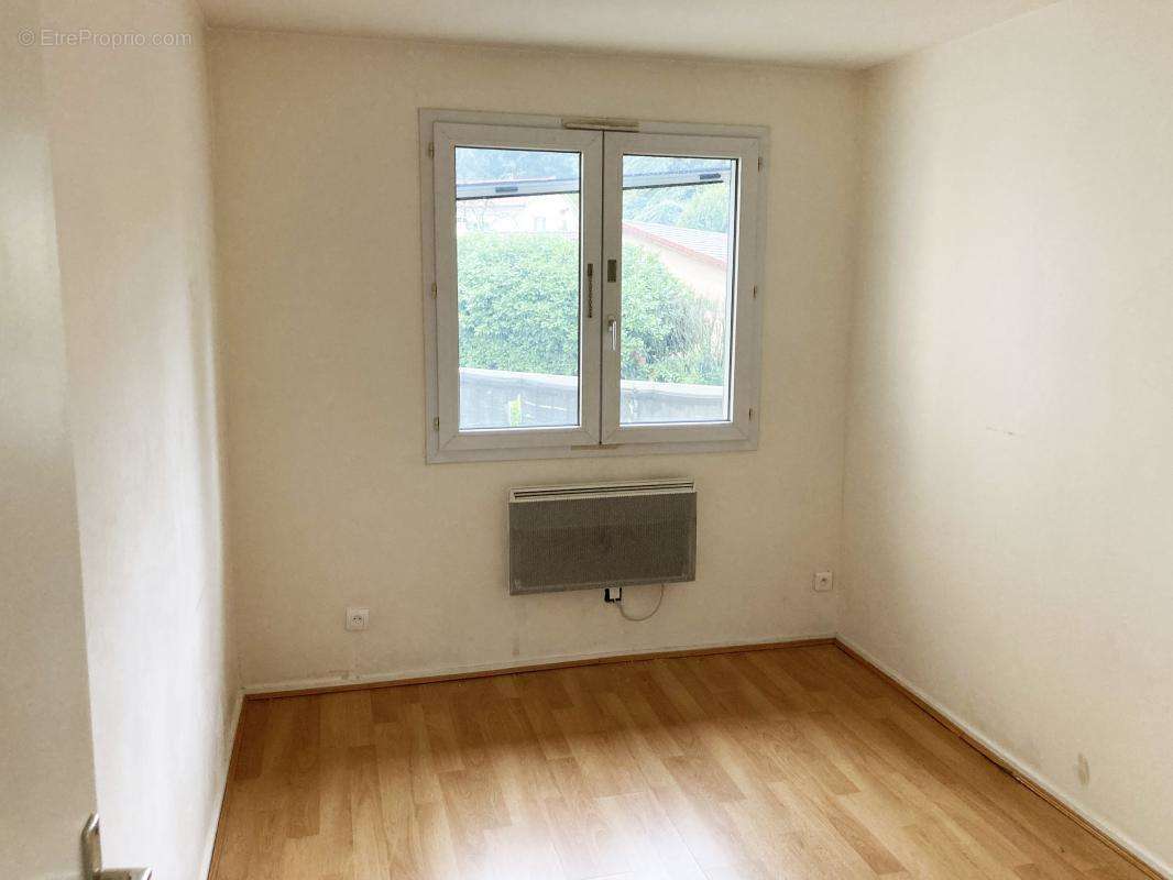 Appartement à SAINT-GENIS-LAVAL