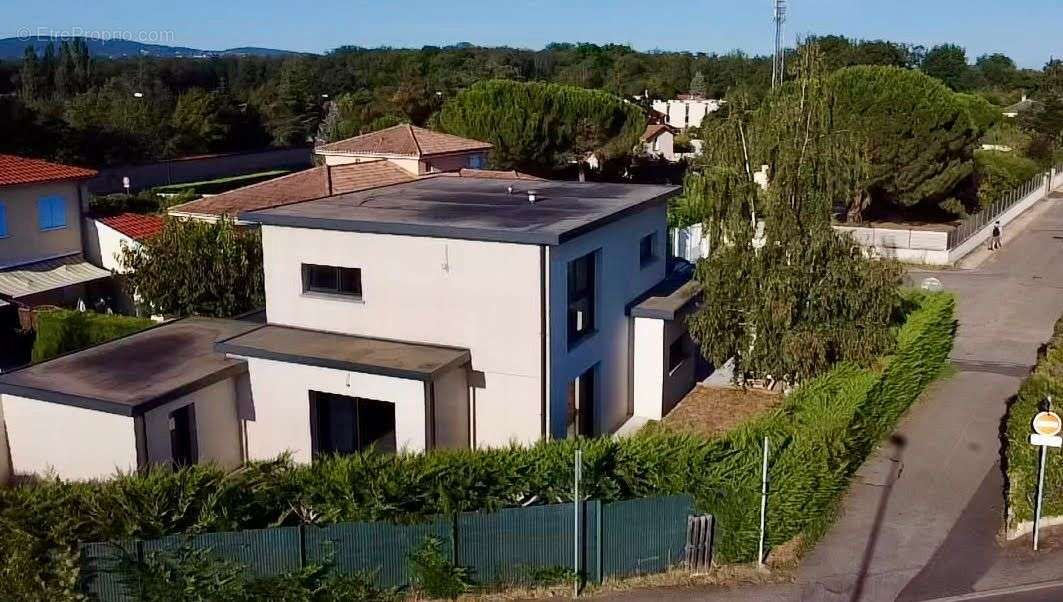 Maison à CHARBONNIERES-LES-BAINS