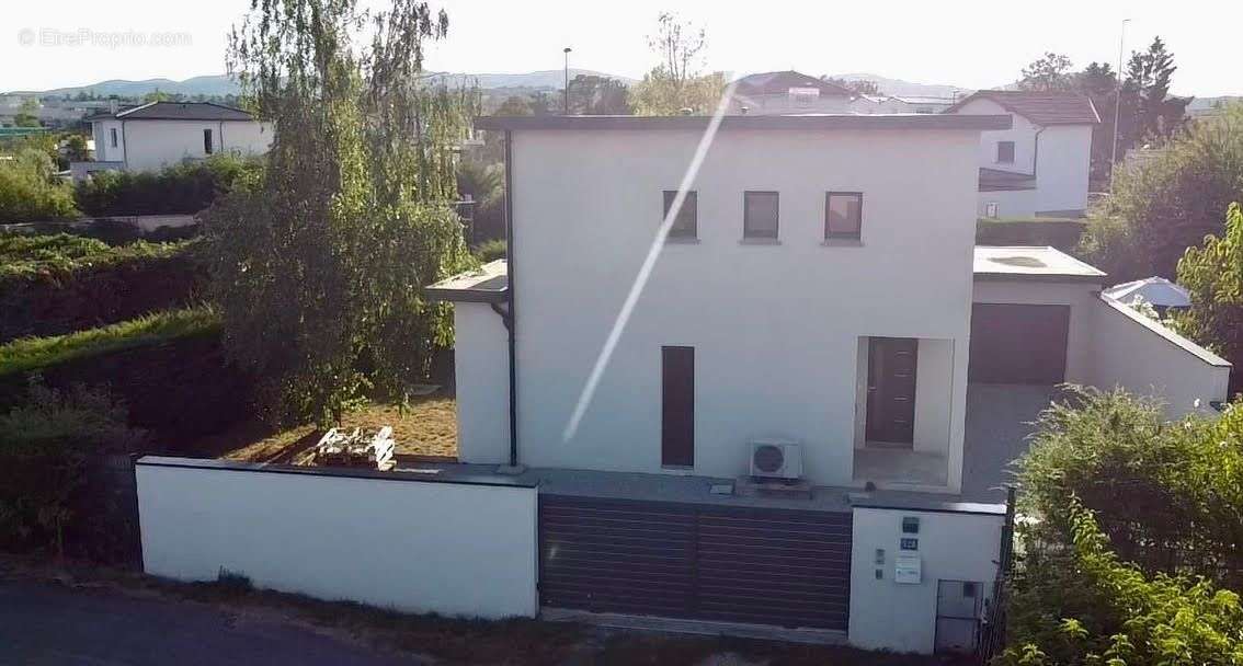 Maison à CHARBONNIERES-LES-BAINS