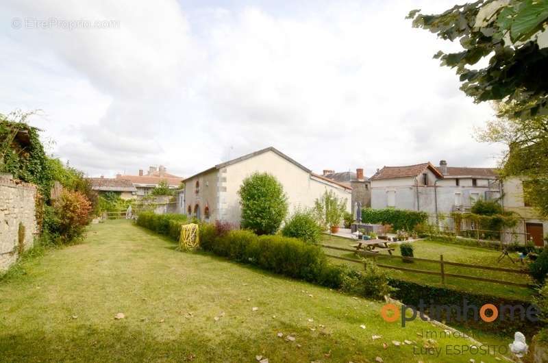 Maison à CHAMPAGNE-MOUTON