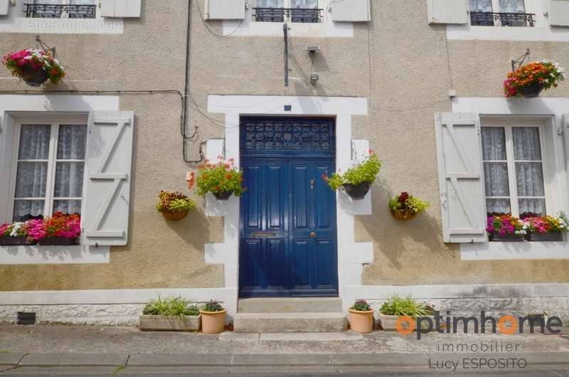 Maison à CHAMPAGNE-MOUTON