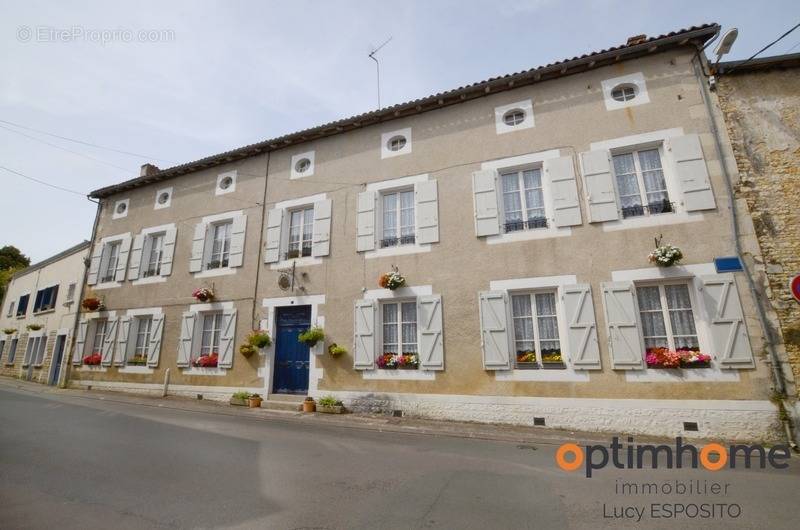 Maison à CHAMPAGNE-MOUTON