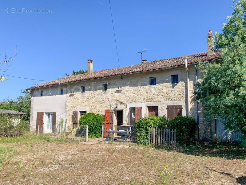 Maison à RUFFEC