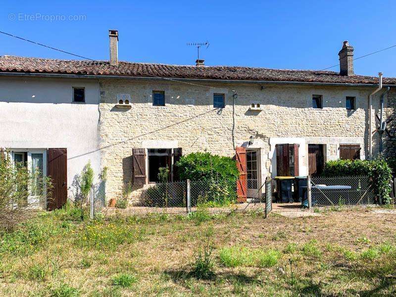 Maison à RUFFEC