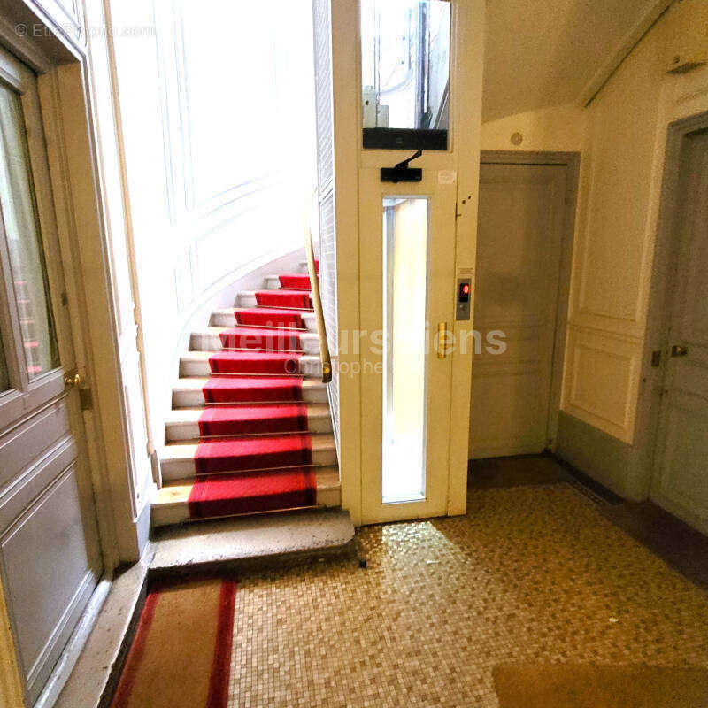 Appartement à PARIS-17E