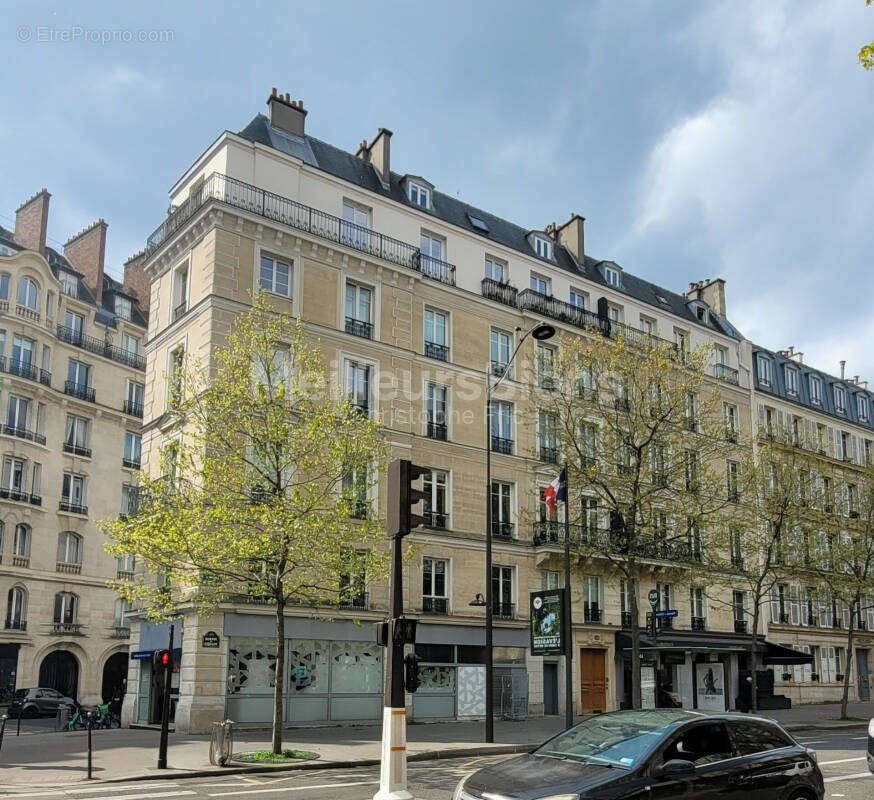 Appartement à PARIS-17E