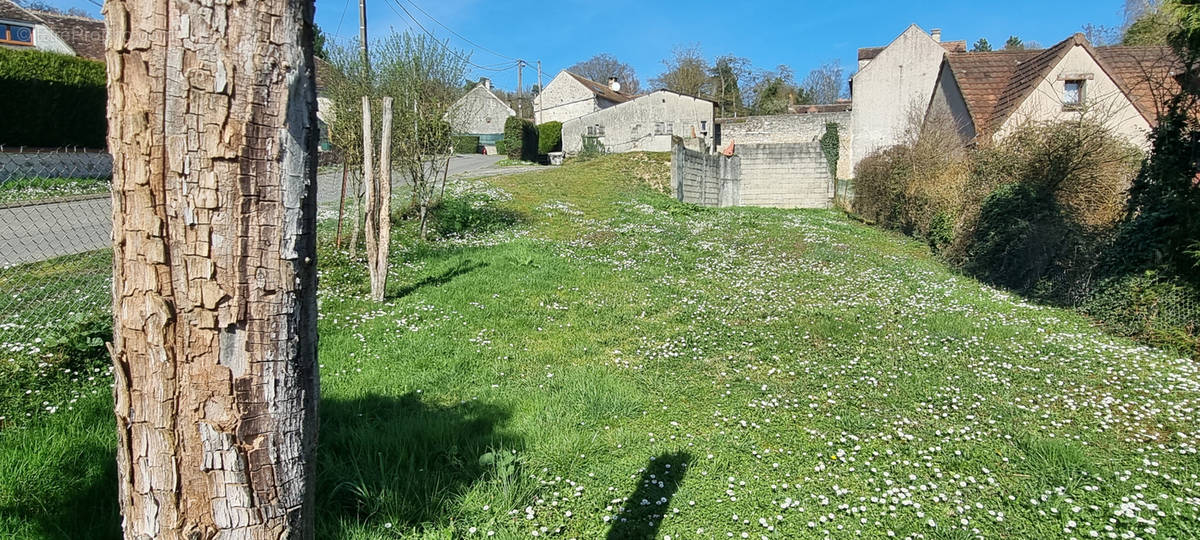 Parking à NANTEAU-SUR-LUNAIN