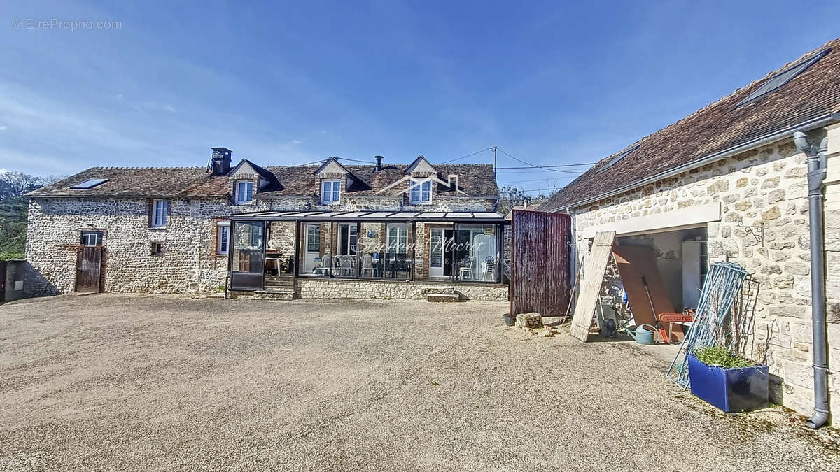 Maison à NANTEAU-SUR-LUNAIN