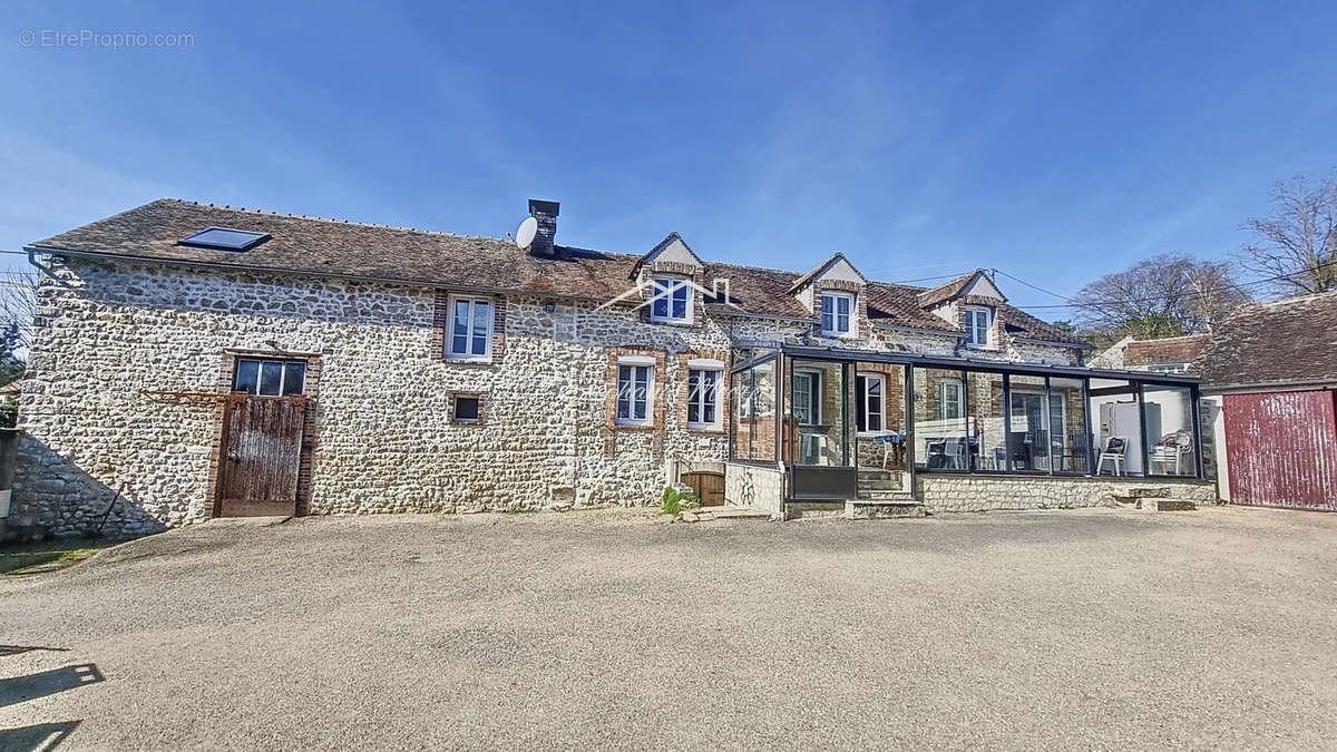 Maison à NANTEAU-SUR-LUNAIN