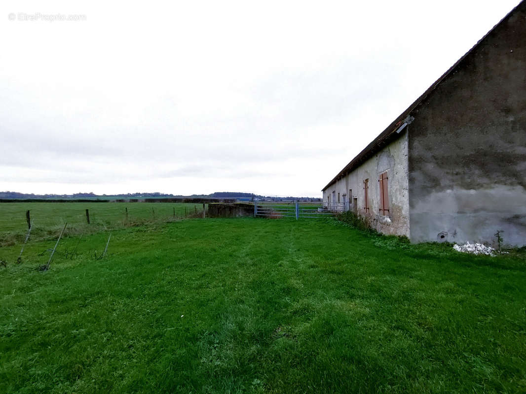 Maison à MONTAIGU-LE-BLIN