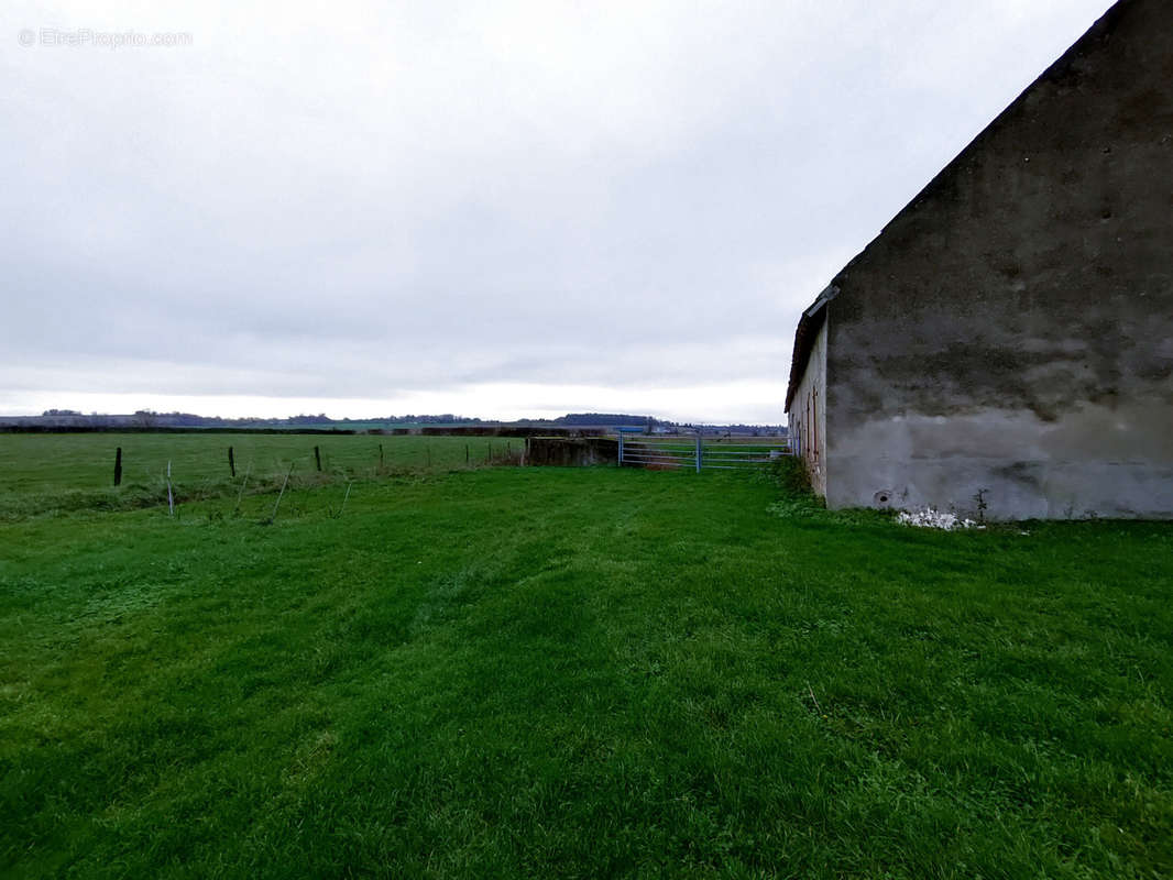 Maison à MONTAIGU-LE-BLIN