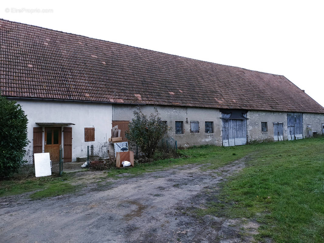 Maison à MONTAIGU-LE-BLIN