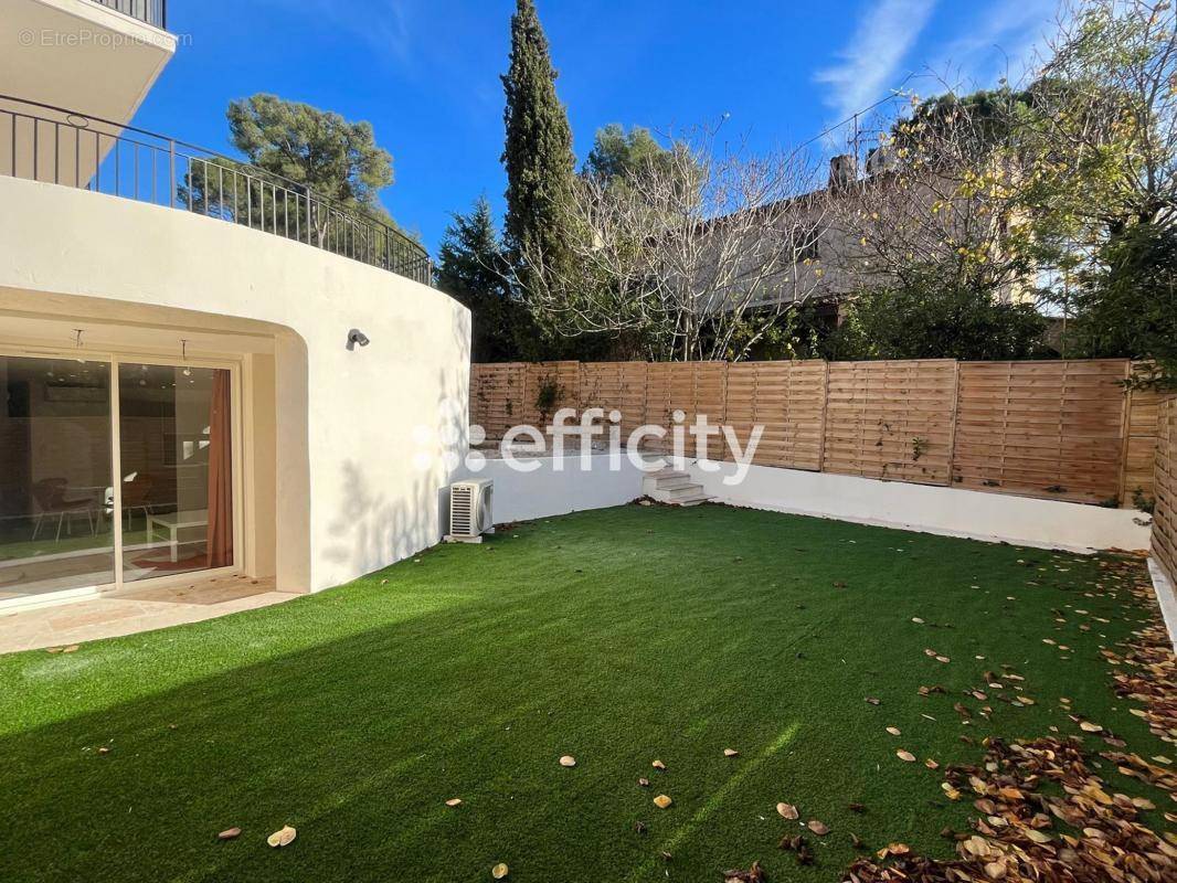 Appartement à MOUGINS