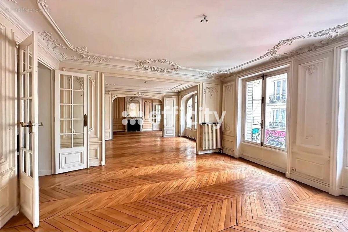 Appartement à NEUILLY-SUR-SEINE