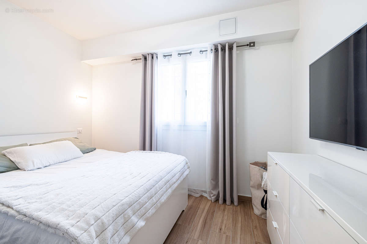 Appartement à SAINT-LAURENT-DU-VAR