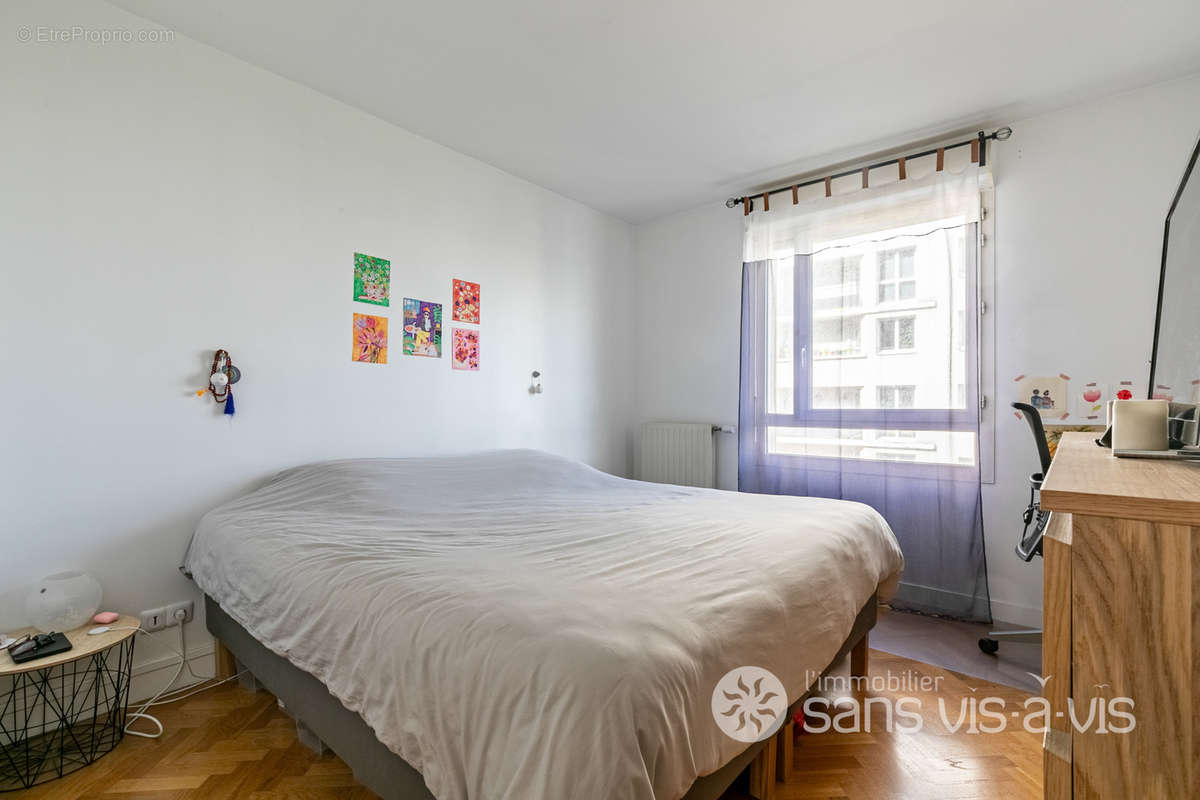 Appartement à COURBEVOIE