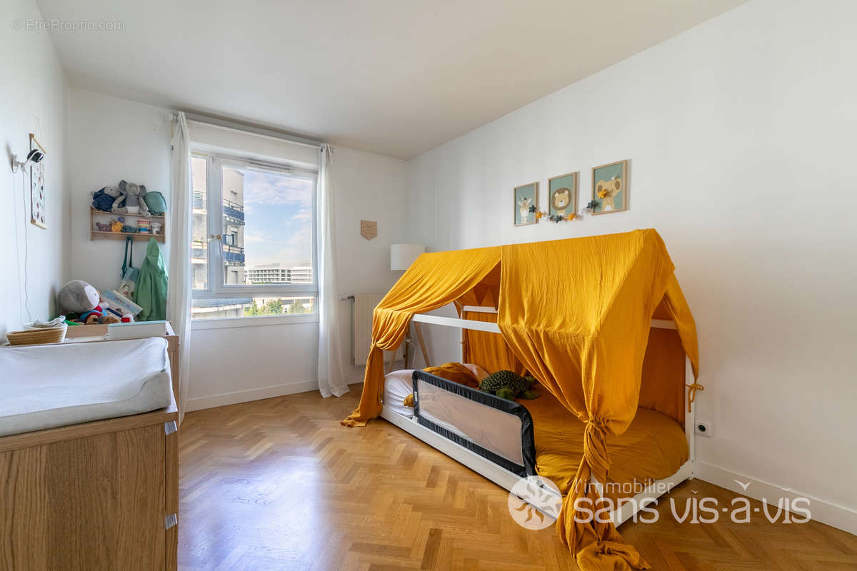 Appartement à COURBEVOIE