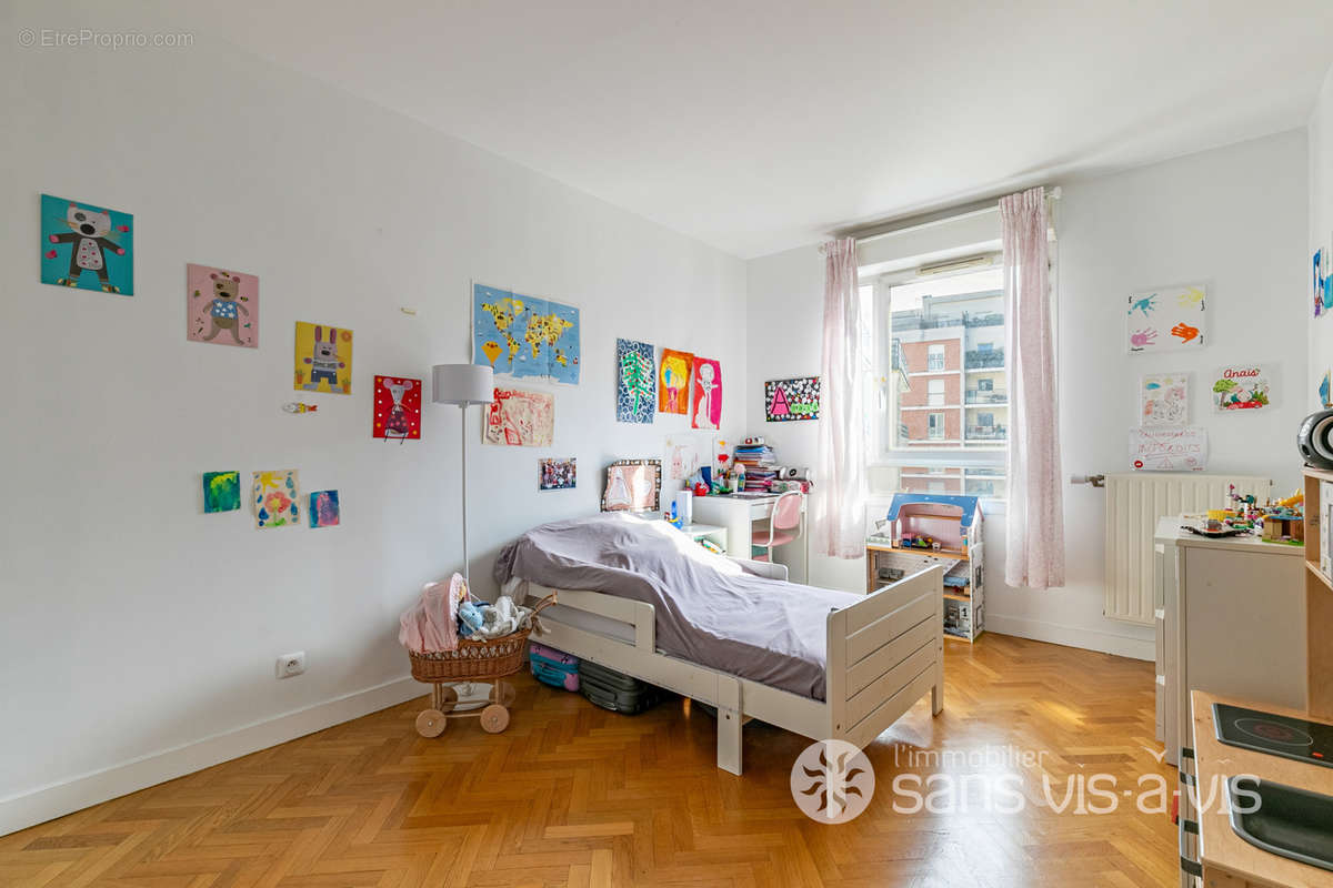 Appartement à COURBEVOIE