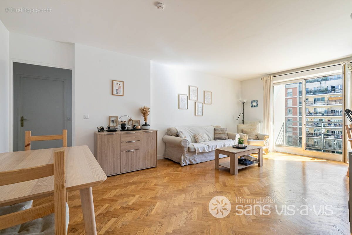 Appartement à COURBEVOIE