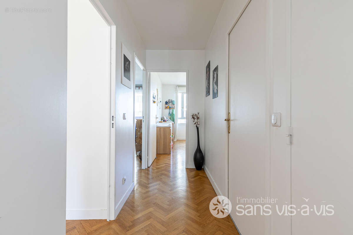 Appartement à COURBEVOIE