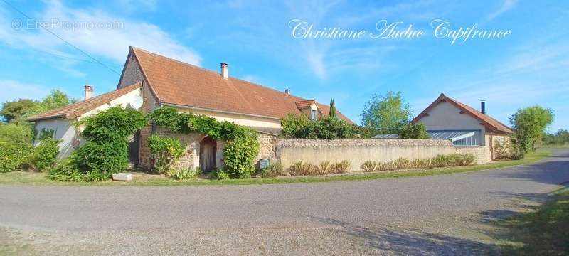 Maison à CHAROLLES