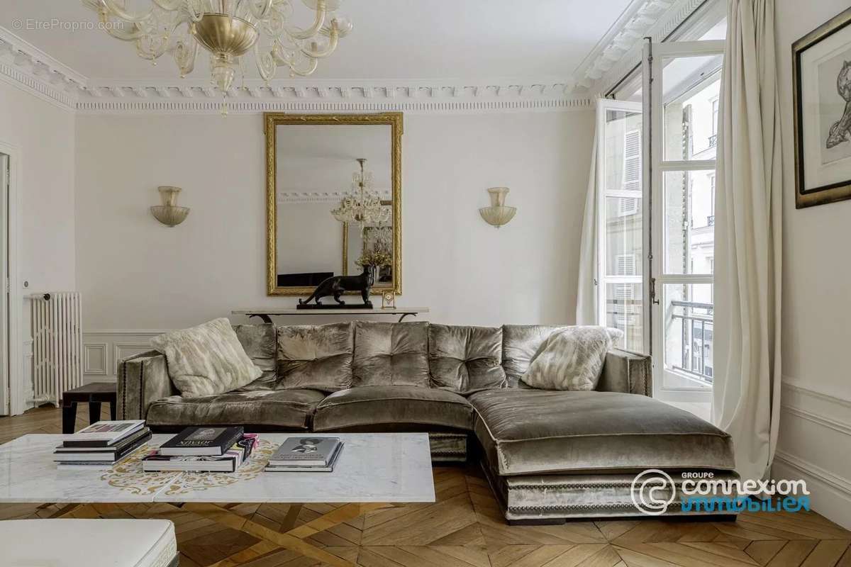 Appartement à PARIS-1E