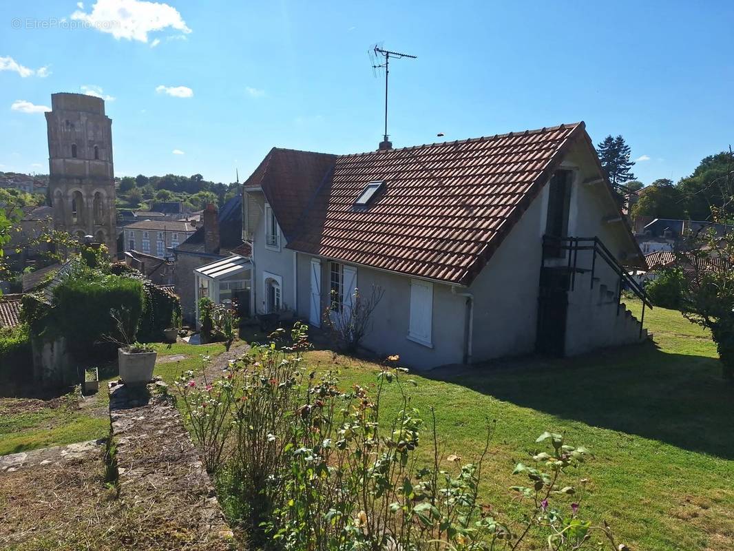 Maison à CHARROUX