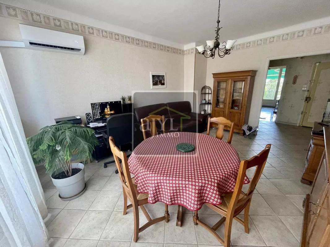 Appartement à MARSEILLE-4E