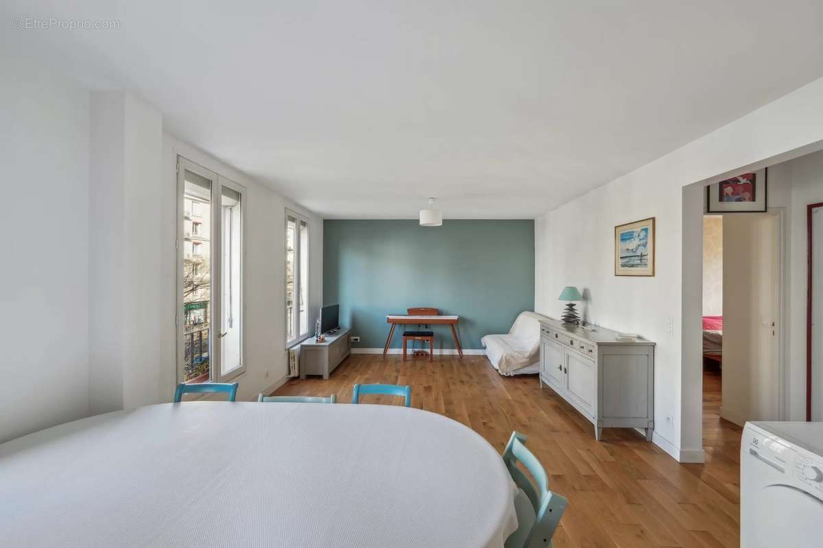 Appartement à PARIS-16E