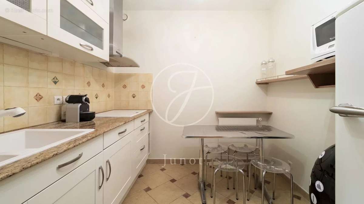 Appartement à PARIS-7E