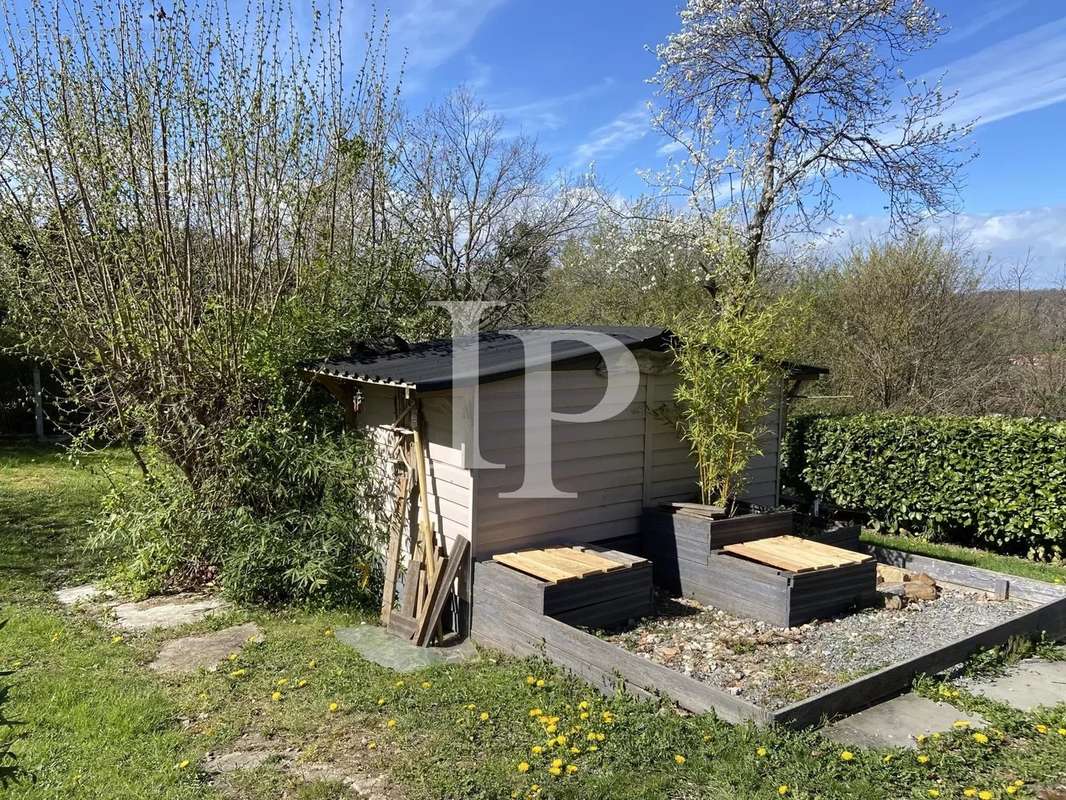 Maison à POUILLY-SOUS-CHARLIEU