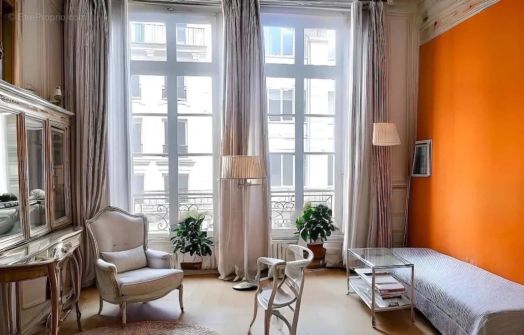 Appartement à PARIS-1E