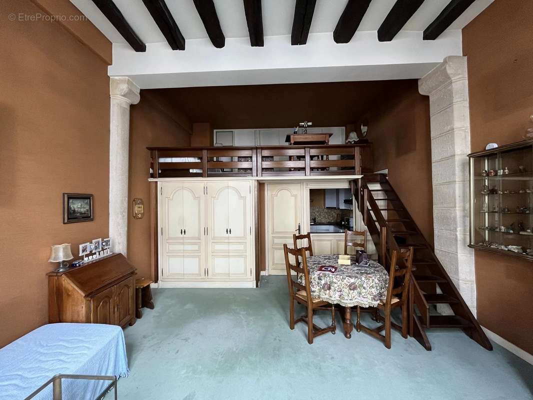 Appartement à PARIS-1E