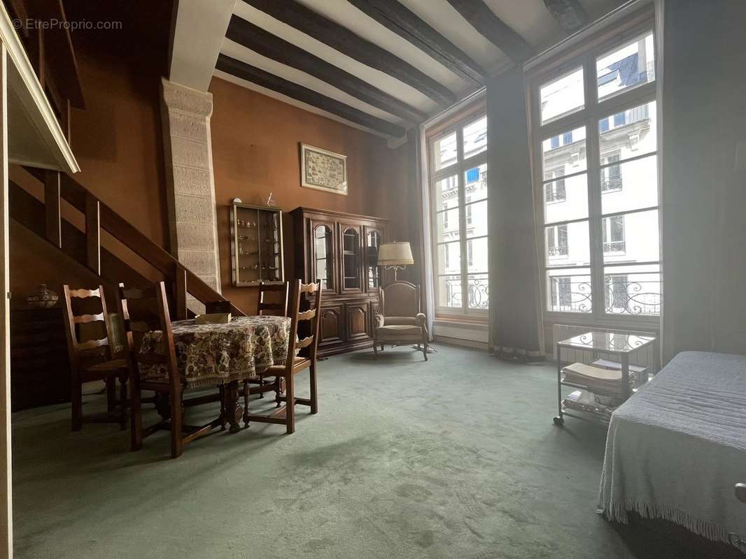 Appartement à PARIS-1E