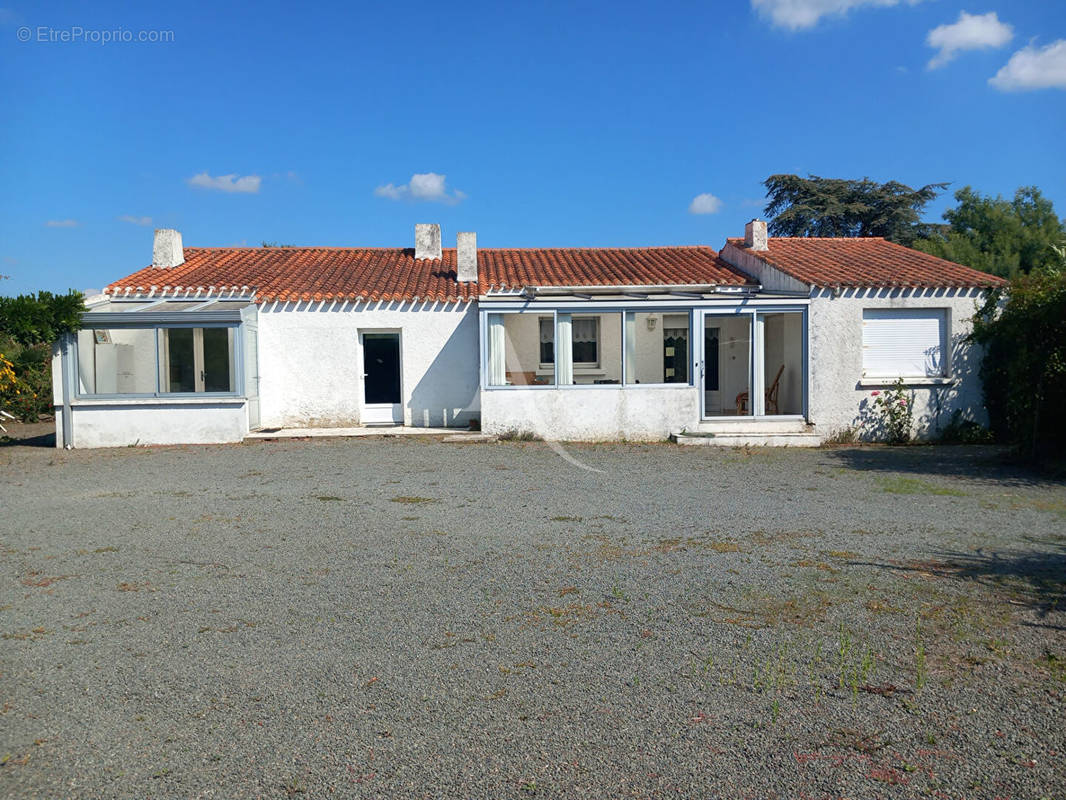 Maison à LANDEVIEILLE