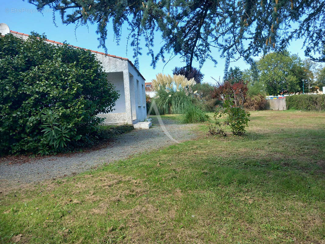 Maison à LANDEVIEILLE