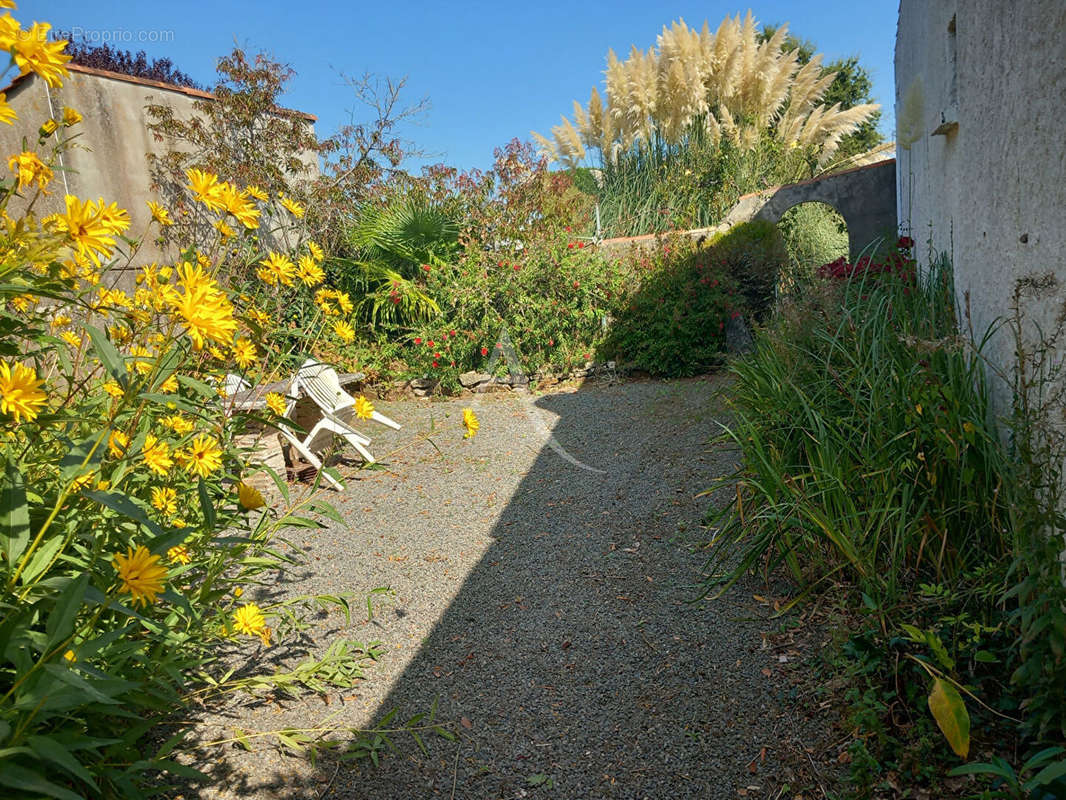 Maison à LANDEVIEILLE