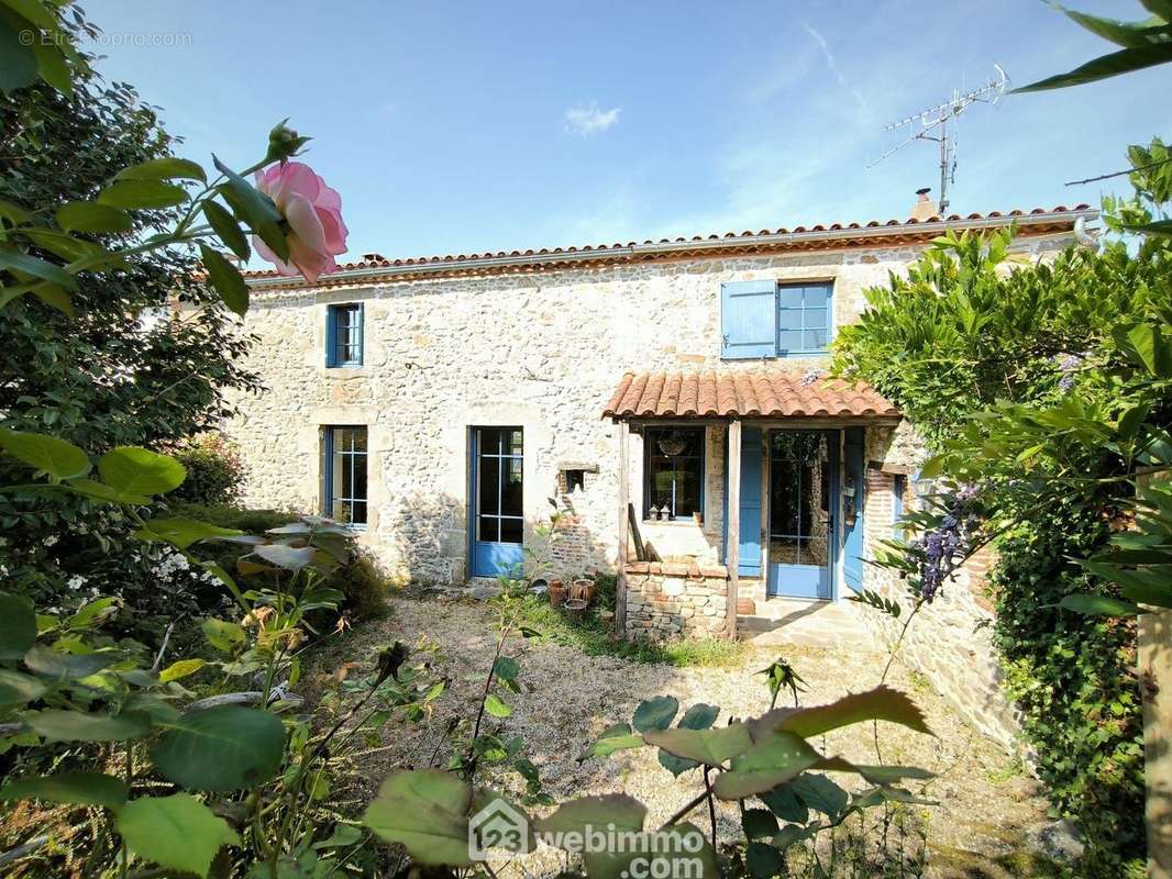 Le charme de l&#039;ancien - Maison à LES HERBIERS