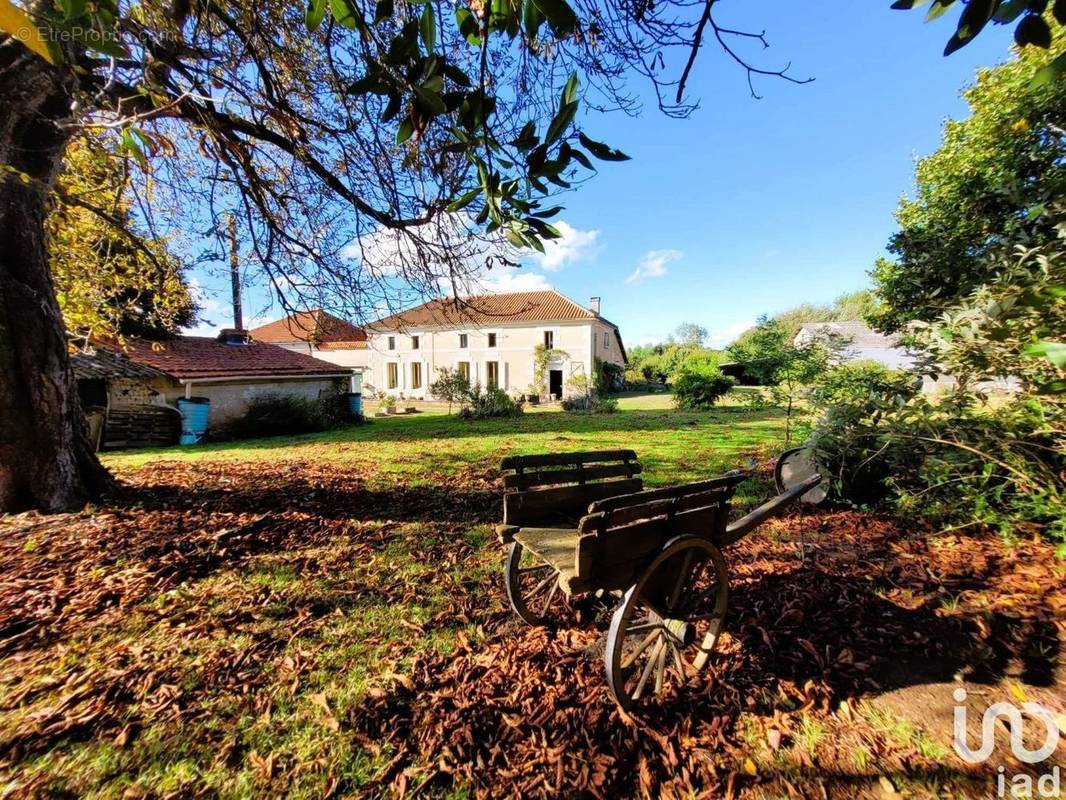 Photo 1 - Maison à SAINT-BONNET-SUR-GIRONDE