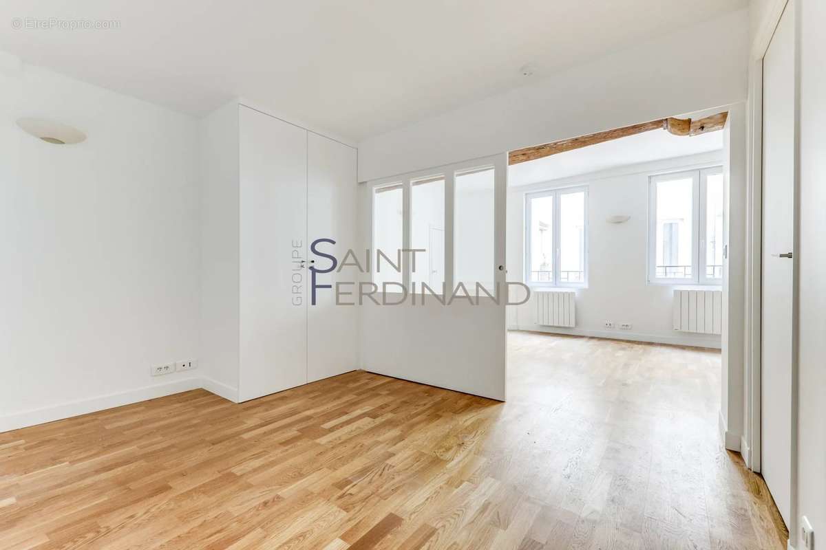 Appartement à PARIS-1E