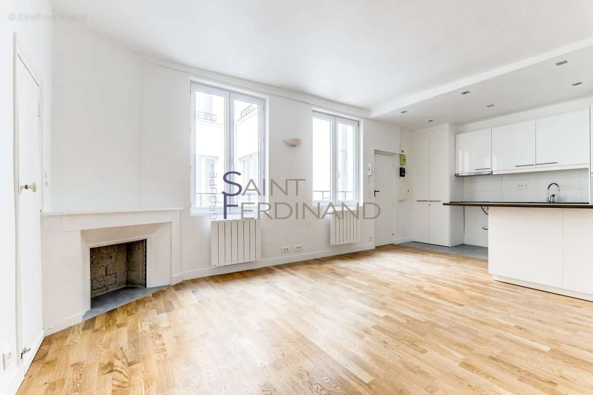 Appartement à PARIS-1E