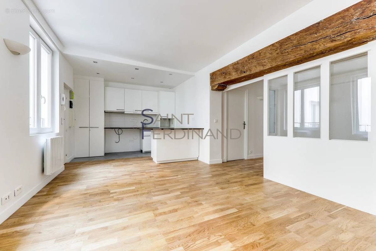 Appartement à PARIS-1E