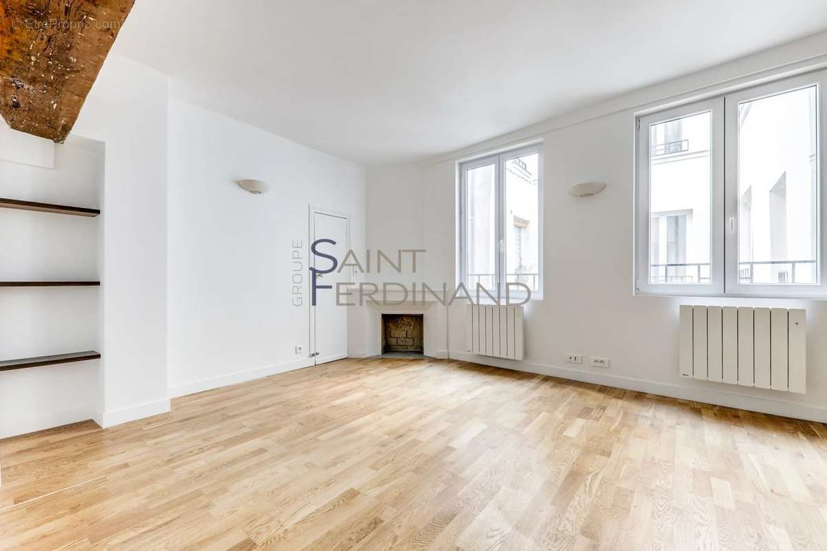 Appartement à PARIS-1E