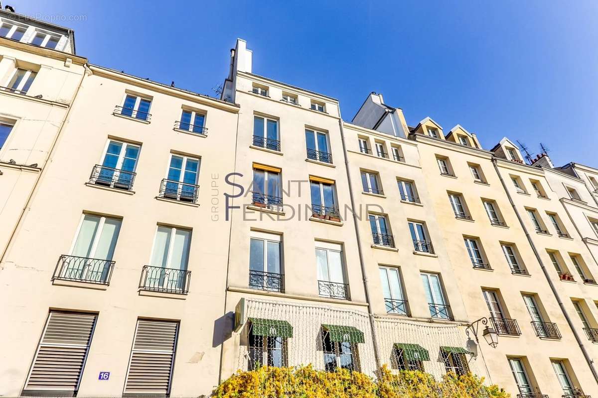 Appartement à PARIS-1E