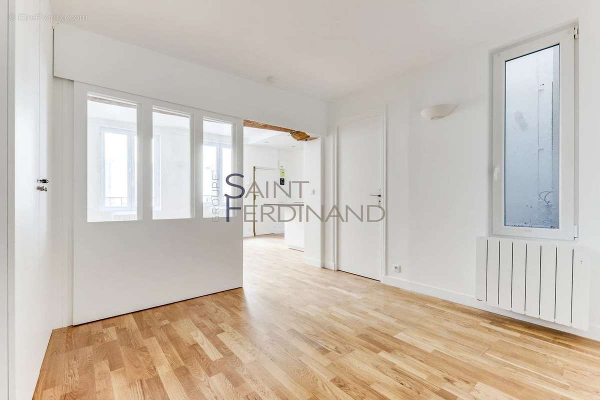 Appartement à PARIS-1E