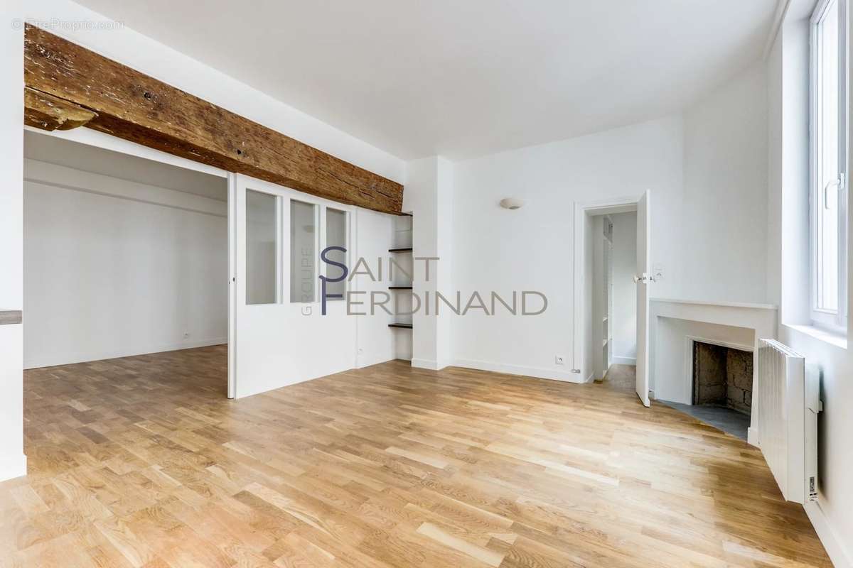 Appartement à PARIS-1E