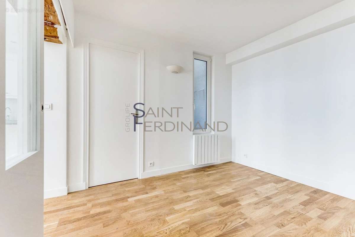 Appartement à PARIS-1E