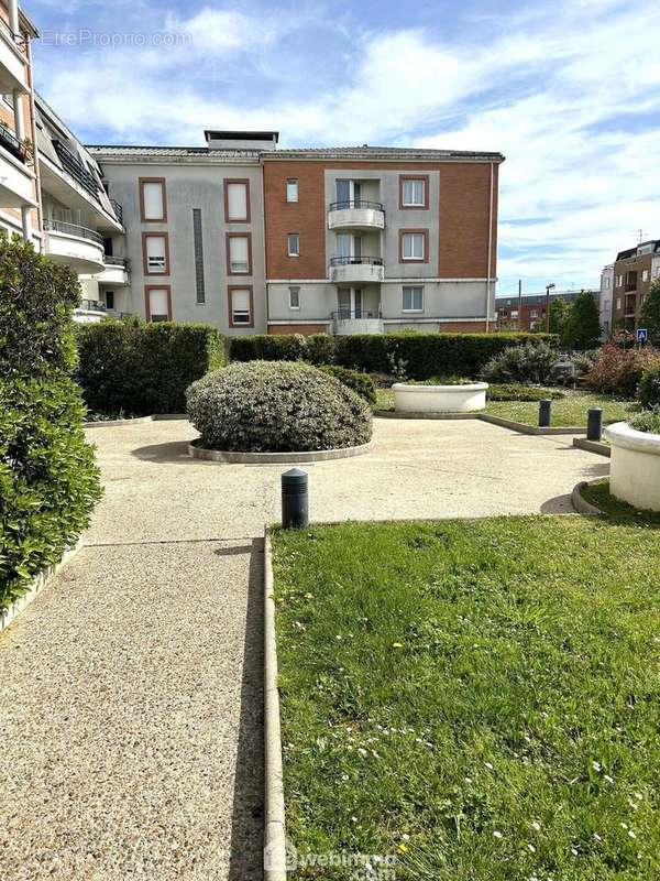 Dans résidence calme, venez découvrir cet appartement 3 pièces de 60m² - Appartement à RIS-ORANGIS