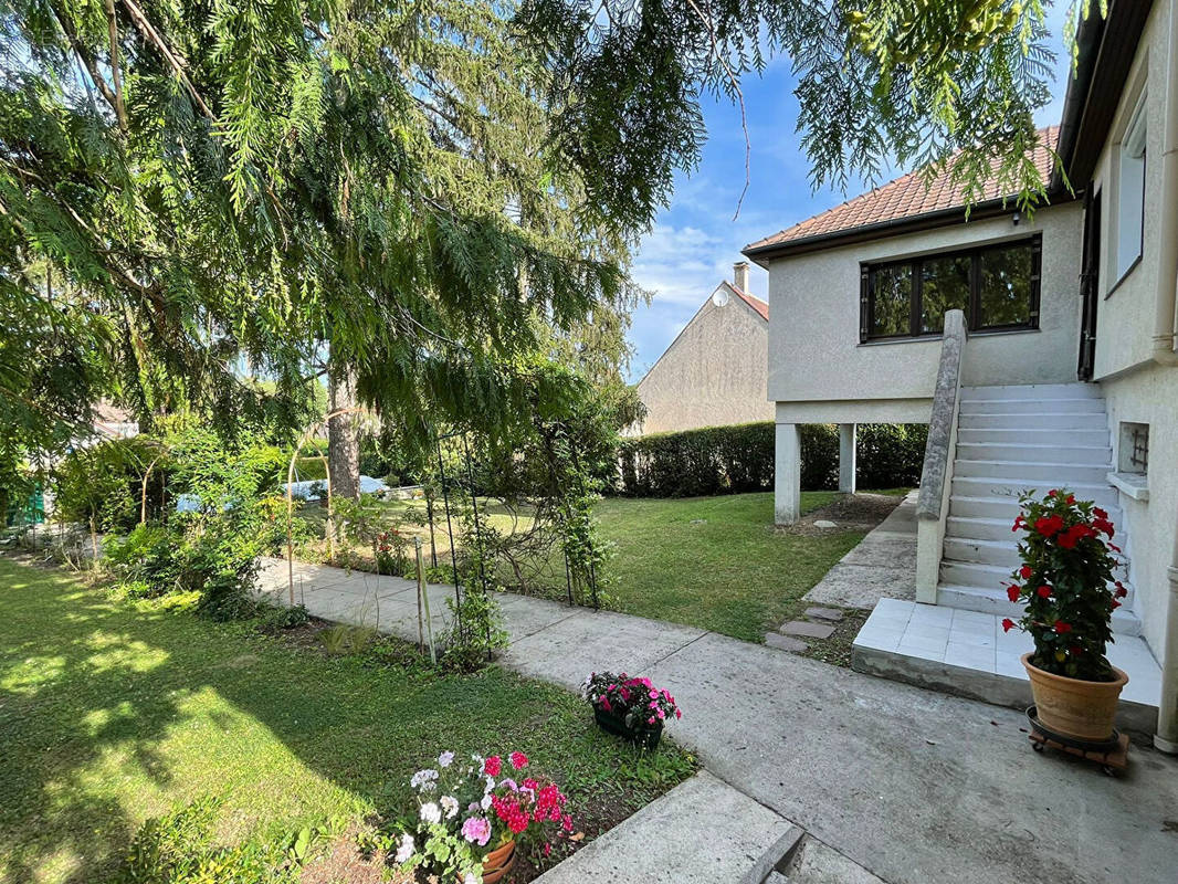 Maison à MEZIERES-SUR-SEINE