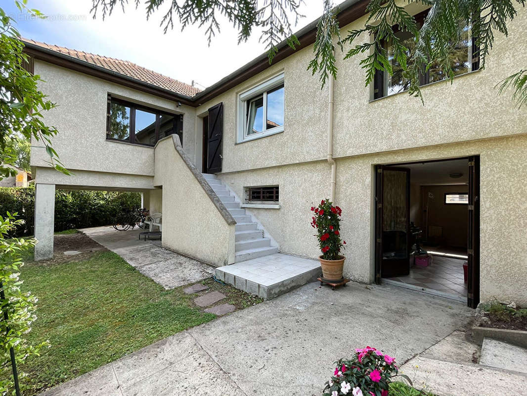 Maison à MEZIERES-SUR-SEINE